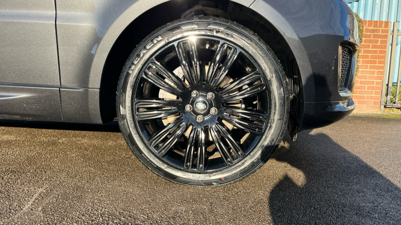 Land Rover Range Rover Sport 3.0 D300 HSE Dynamic Black 5dr Auto Diesel Estate